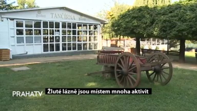 Žluté lázně jsou místem mnoha aktivit 