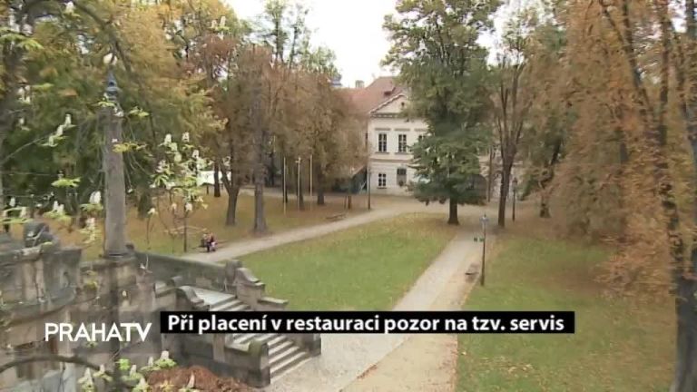 Při placení v restauraci pozor na tzv. servis