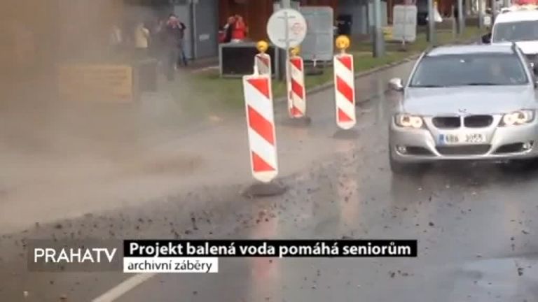 Projekt balené vody pomáhá seniorům