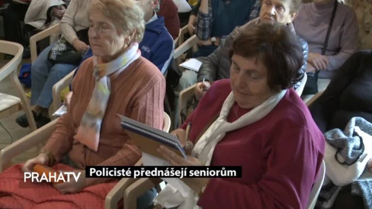 Policisté přednášejí seniorům