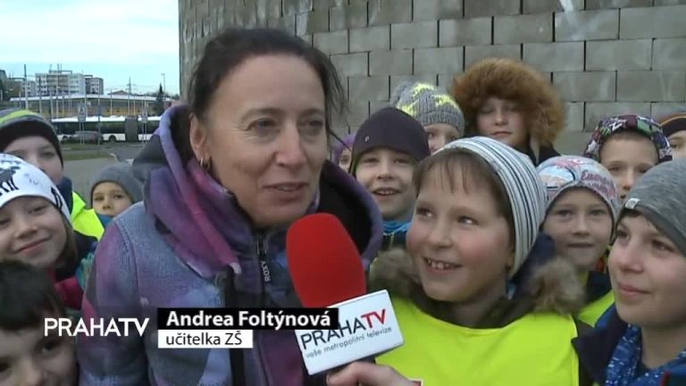 Dětem se připomínalo, že má tramvaj přednost