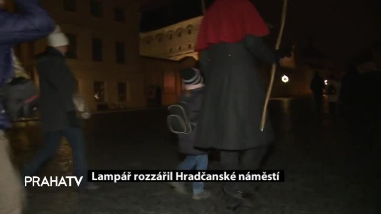 Lampář rozzářil Hradčanské náměstí