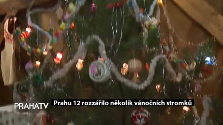 Prahu 12 rozzářilo několik vánočních stromků